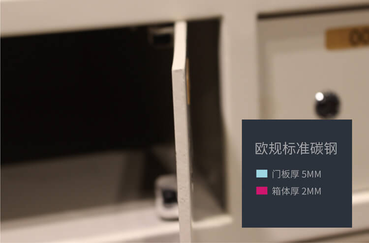 酒店前廳保險柜的圖片